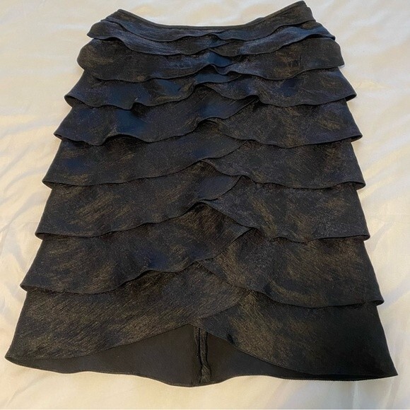 NWOT. Adrianna Papell Evening Essential Black TIered Ruffle Shimmer Skirt Size 8